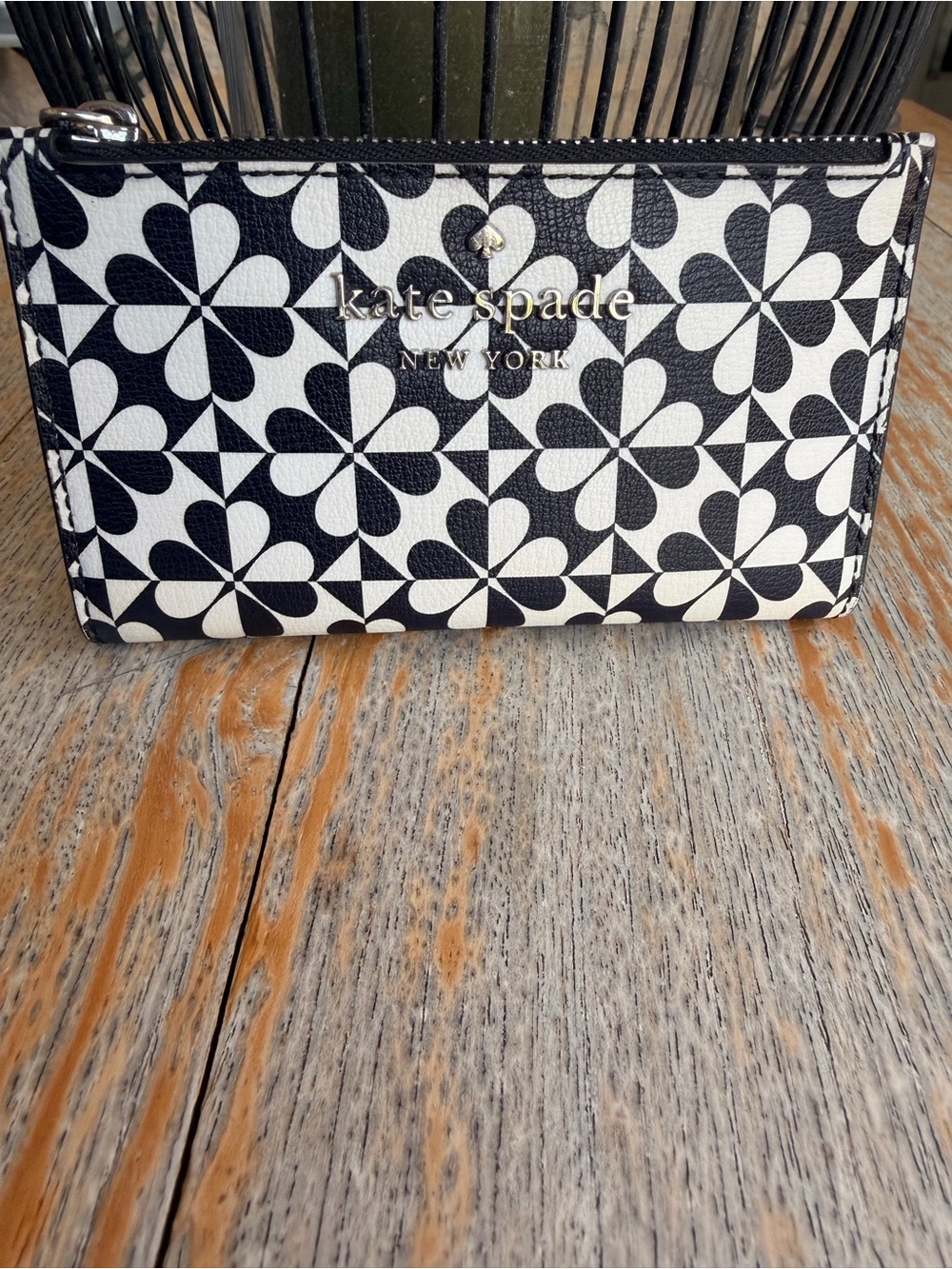 PRICE DROP Kate Spade Hollie Spade Clover Geo bifold wallet Snap Pre Owned - Picture 2 of 10